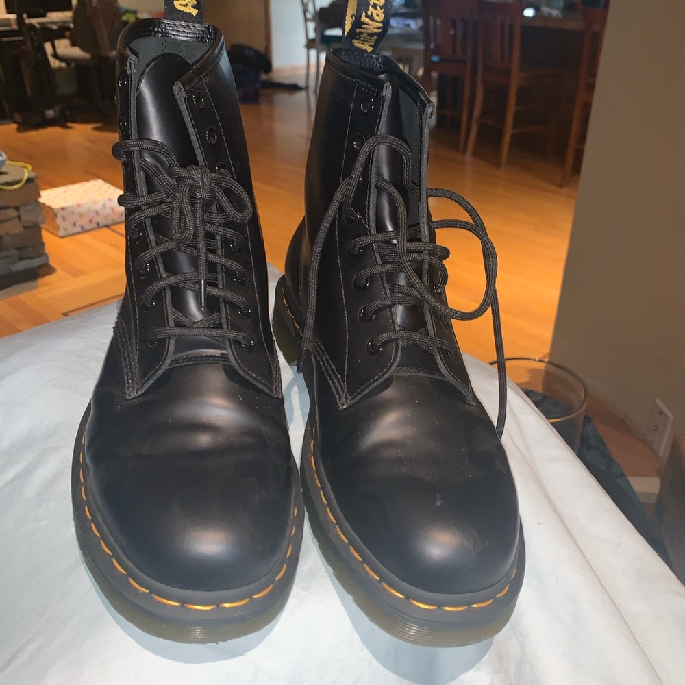 Worn one time! Super cute Dr. Martens.